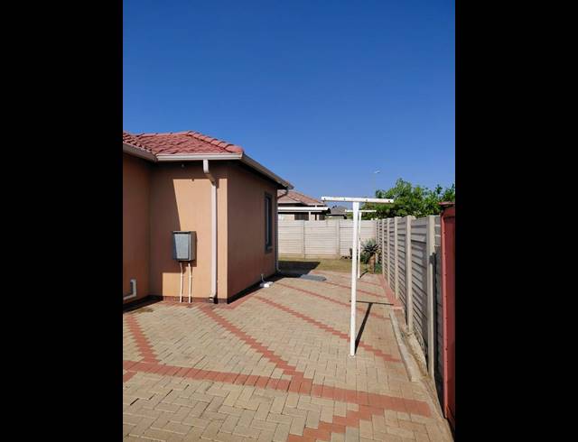 3 BEDROOM HOUSE FOR SALE IN SKY CITY